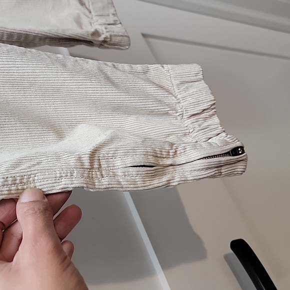 Cream Corduroy Utility pant, Banana Republic, size 8L - Picture 2 of 6